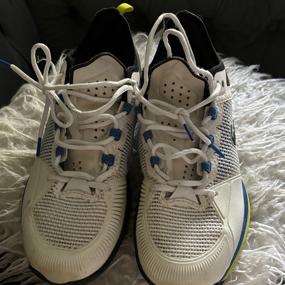 Lacoste White and Blue Sneakers with Green Accents - Picture 5 of 8